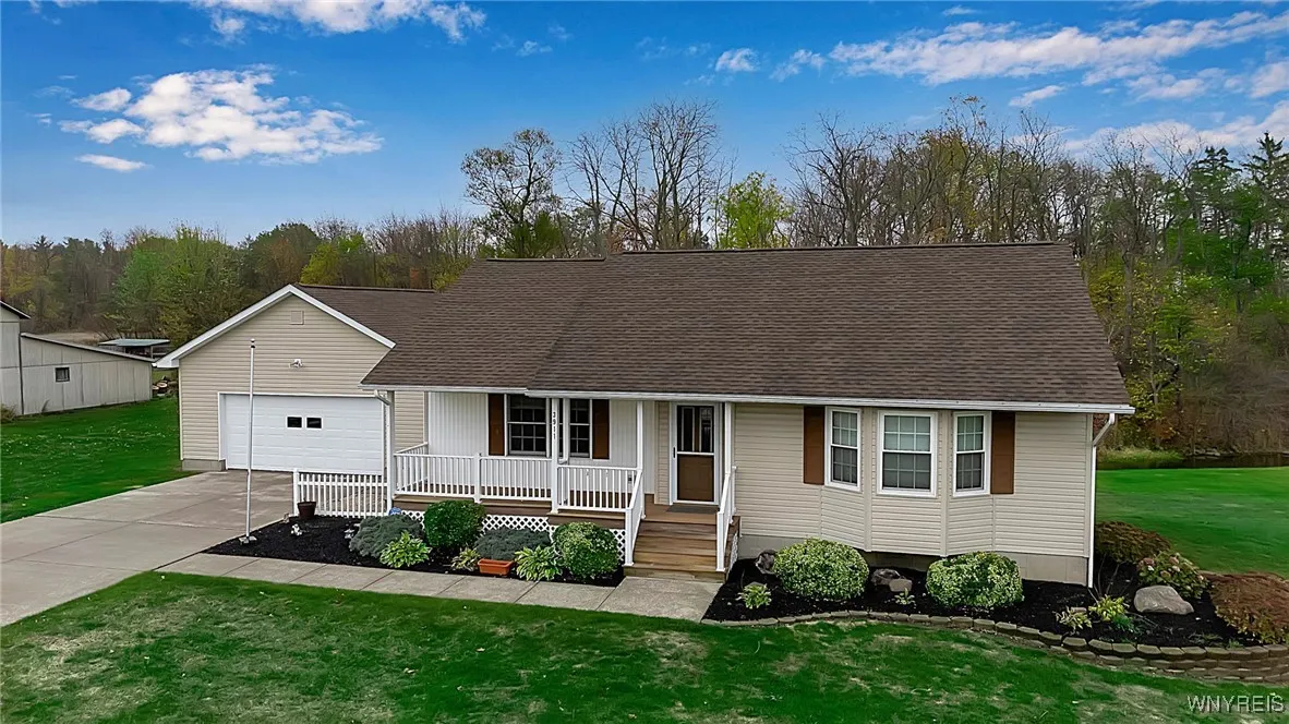 3911 Eagle Harbor Road, Albion, New York 14411, Albion, New York 14411, 3 Bedrooms Bedrooms, 7 Rooms Rooms,2 BathroomsBathrooms,Residential,For Sale,3911 Eagle Harbor Road, Albion, New York 14411,0,B1647524