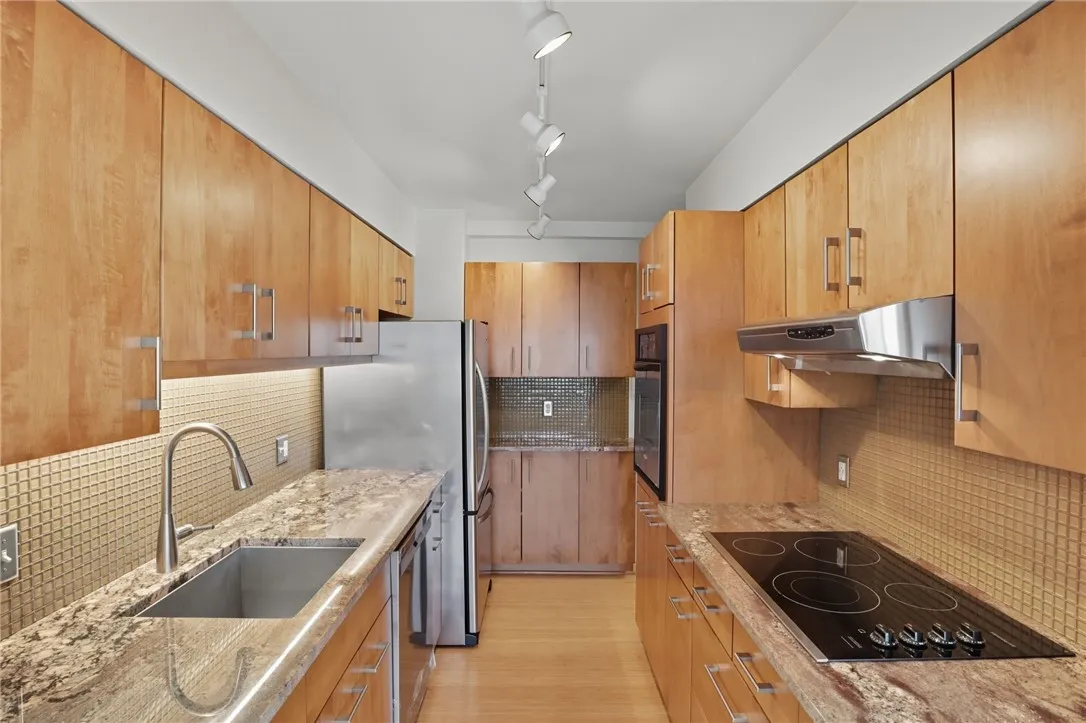   * Quartz countertop - beautiful solid wood cabinets - glass style backsplash - recessed lights under cabinets