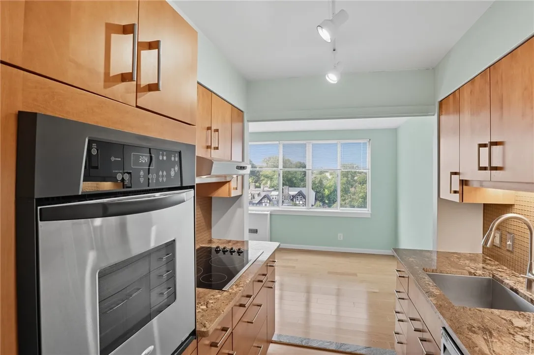 1000 East Avenue Un606, Rochester, New York 14607, Rochester, New York 14607, 2 Bedrooms Bedrooms, 5 Rooms Rooms,1 BathroomBathrooms,Residential,For Sale,1000 East Avenue Un606, Rochester, New York 14607,0,R1647545