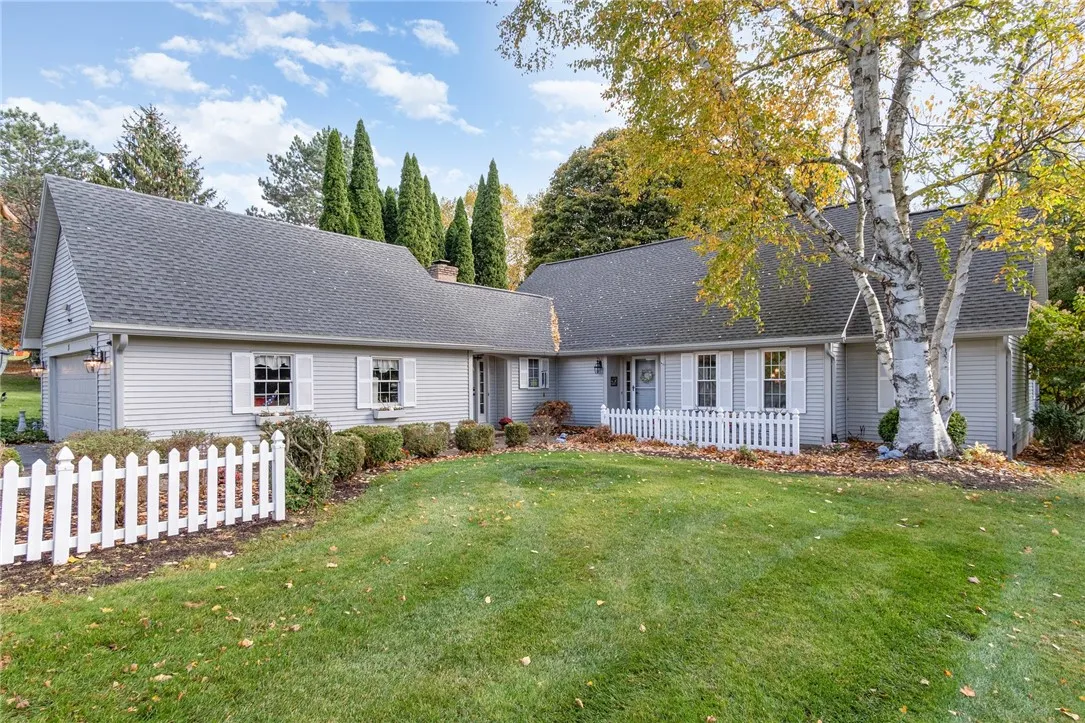 5 Park View Drive, Perinton, New York 14534, Perinton, New York 14534, 4 Bedrooms Bedrooms, 9 Rooms Rooms,2 BathroomsBathrooms,Residential,For Sale,5 Park View Drive, Perinton, New York 14534,0,R1647151