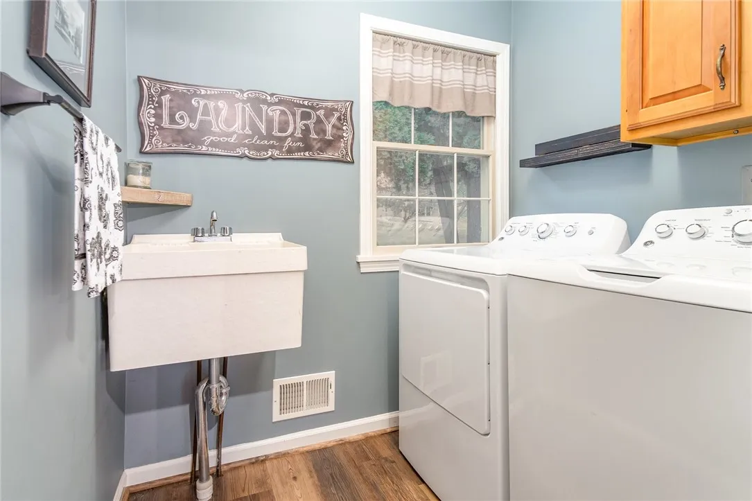 5 Park View Drive, Perinton, New York 14534, Perinton, New York 14534, 4 Bedrooms Bedrooms, 9 Rooms Rooms,2 BathroomsBathrooms,Residential,For Sale,5 Park View Drive, Perinton, New York 14534,0,R1647151