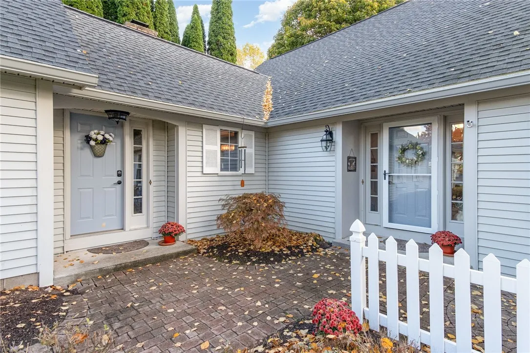 5 Park View Drive, Perinton, New York 14534, Perinton, New York 14534, 4 Bedrooms Bedrooms, 9 Rooms Rooms,2 BathroomsBathrooms,Residential,For Sale,5 Park View Drive, Perinton, New York 14534,0,R1647151