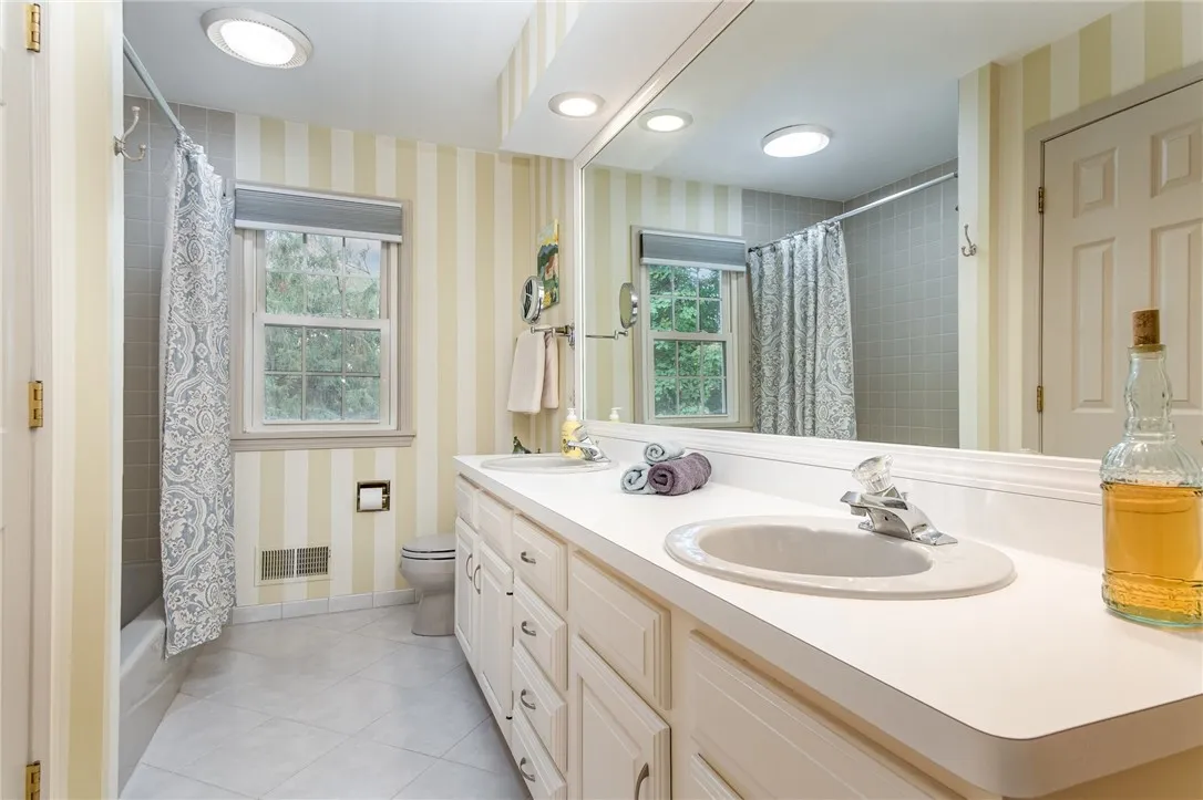 5 Park View Drive, Perinton, New York 14534, Perinton, New York 14534, 4 Bedrooms Bedrooms, 9 Rooms Rooms,2 BathroomsBathrooms,Residential,For Sale,5 Park View Drive, Perinton, New York 14534,0,R1647151