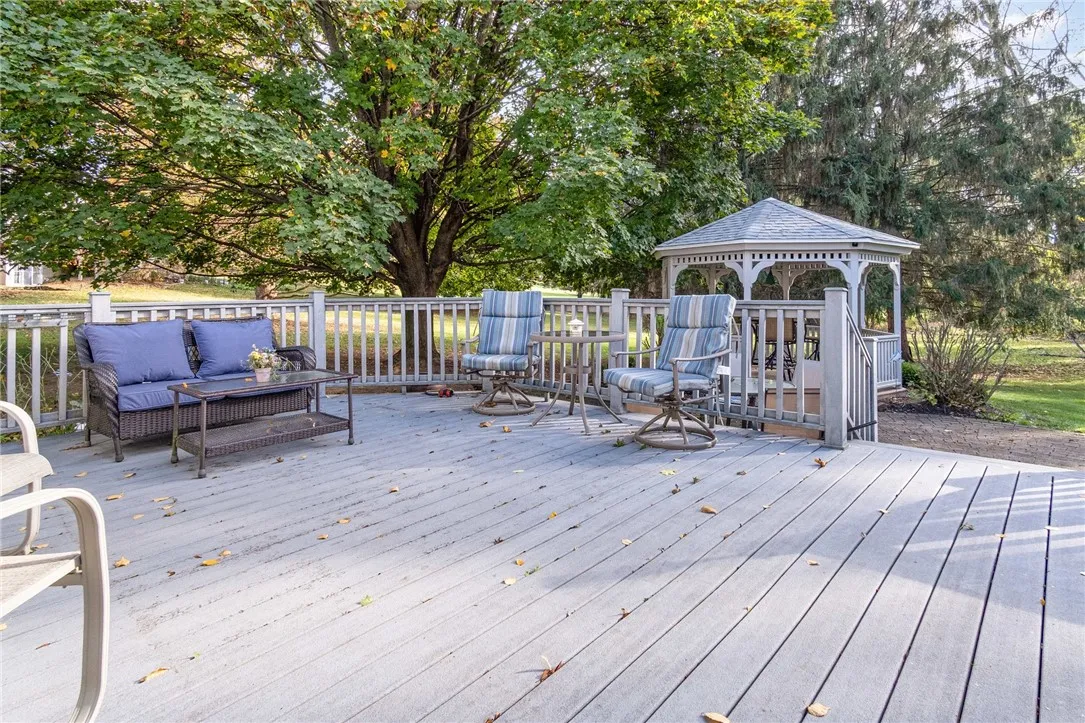 5 Park View Drive, Perinton, New York 14534, Perinton, New York 14534, 4 Bedrooms Bedrooms, 9 Rooms Rooms,2 BathroomsBathrooms,Residential,For Sale,5 Park View Drive, Perinton, New York 14534,0,R1647151