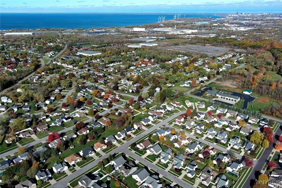 4283 Regents Park, Hamburg, New York 14075, Hamburg, New York 14075, 3 Bedrooms Bedrooms, 11 Rooms Rooms,2 BathroomsBathrooms,Residential,For Sale,4283 Regents Park, Hamburg, New York 14075,0,B1647551