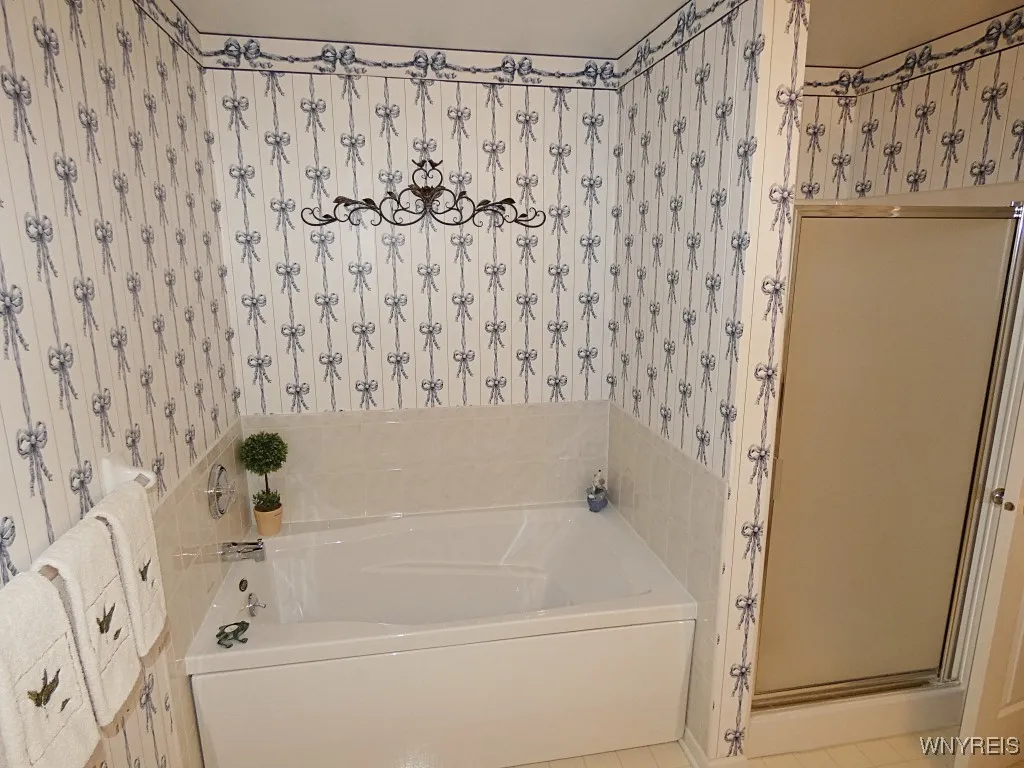 4283 Regents Park, Hamburg, New York 14075, Hamburg, New York 14075, 3 Bedrooms Bedrooms, 11 Rooms Rooms,2 BathroomsBathrooms,Residential,For Sale,4283 Regents Park, Hamburg, New York 14075,0,B1647551