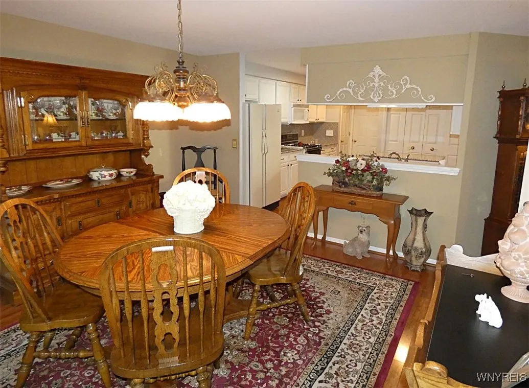 4283 Regents Park, Hamburg, New York 14075, Hamburg, New York 14075, 3 Bedrooms Bedrooms, 11 Rooms Rooms,2 BathroomsBathrooms,Residential,For Sale,4283 Regents Park, Hamburg, New York 14075,0,B1647551