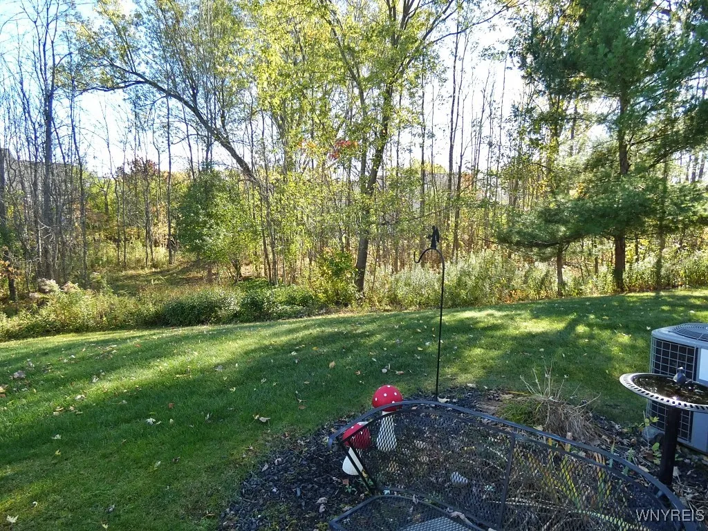 4283 Regents Park, Hamburg, New York 14075, Hamburg, New York 14075, 3 Bedrooms Bedrooms, 11 Rooms Rooms,2 BathroomsBathrooms,Residential,For Sale,4283 Regents Park, Hamburg, New York 14075,0,B1647551