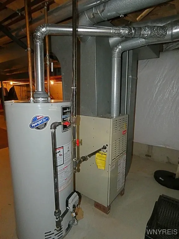 4283 Regents Park, Hamburg, New York 14075, Hamburg, New York 14075, 3 Bedrooms Bedrooms, 11 Rooms Rooms,2 BathroomsBathrooms,Residential,For Sale,4283 Regents Park, Hamburg, New York 14075,0,B1647551