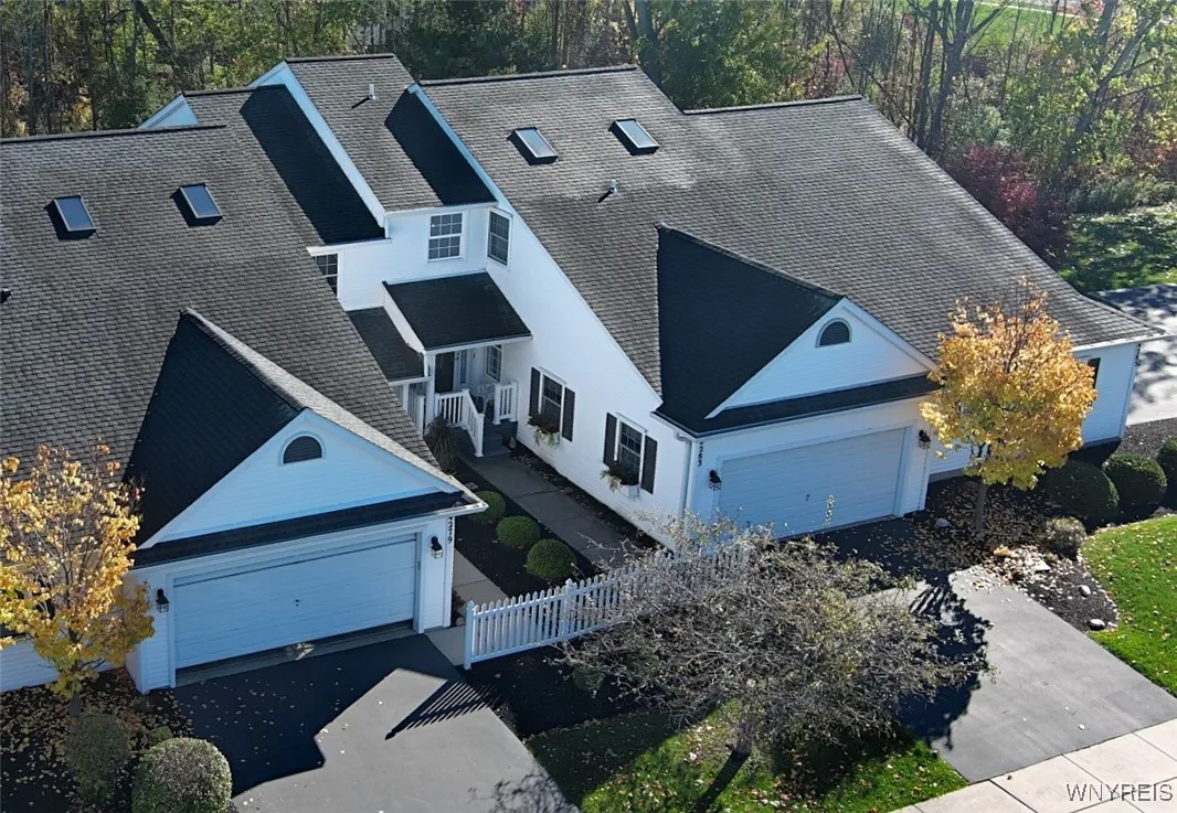 4283 Regents Park, Hamburg, New York 14075, Hamburg, New York 14075, 3 Bedrooms Bedrooms, 11 Rooms Rooms,2 BathroomsBathrooms,Residential,For Sale,4283 Regents Park, Hamburg, New York 14075,0,B1647551