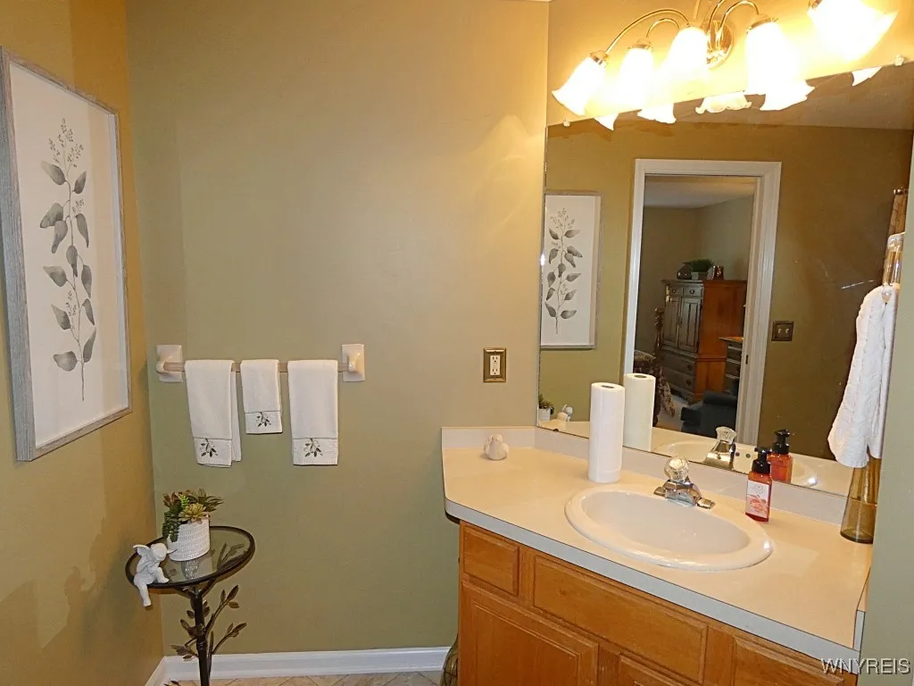 4283 Regents Park, Hamburg, New York 14075, Hamburg, New York 14075, 3 Bedrooms Bedrooms, 11 Rooms Rooms,2 BathroomsBathrooms,Residential,For Sale,4283 Regents Park, Hamburg, New York 14075,0,B1647551