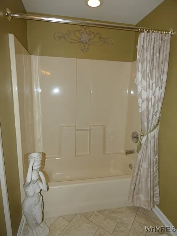 4283 Regents Park, Hamburg, New York 14075, Hamburg, New York 14075, 3 Bedrooms Bedrooms, 11 Rooms Rooms,2 BathroomsBathrooms,Residential,For Sale,4283 Regents Park, Hamburg, New York 14075,0,B1647551