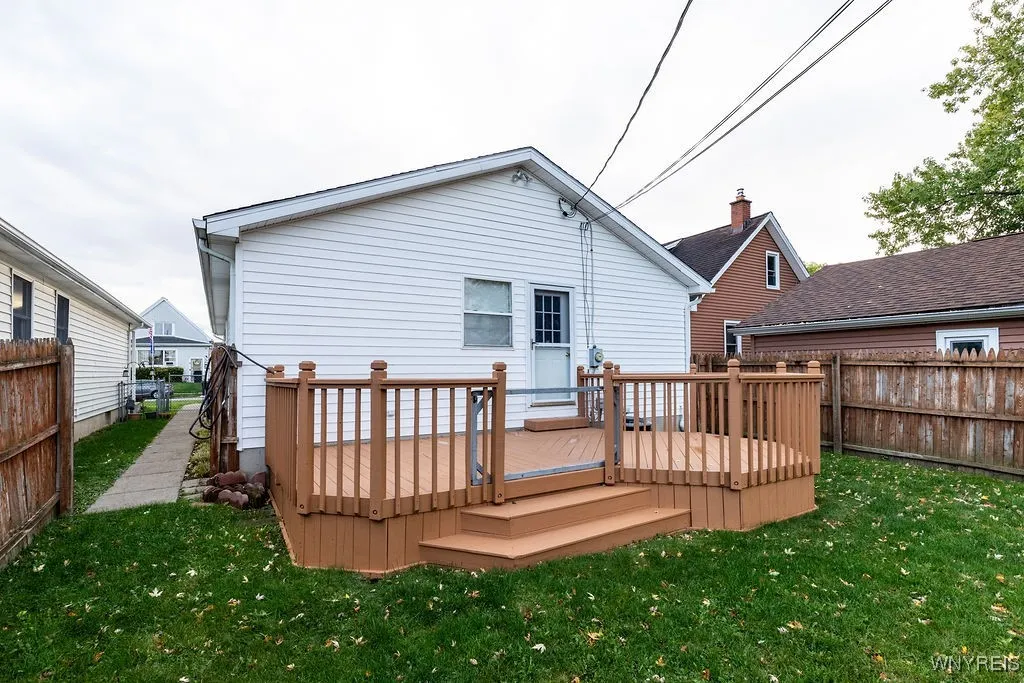 450 University Avenue, Tonawanda, New York 14223, Tonawanda, New York 14223, 2 Bedrooms Bedrooms, 5 Rooms Rooms,1 BathroomBathrooms,Residential,For Sale,450 University Avenue, Tonawanda, New York 14223,0,B1647395