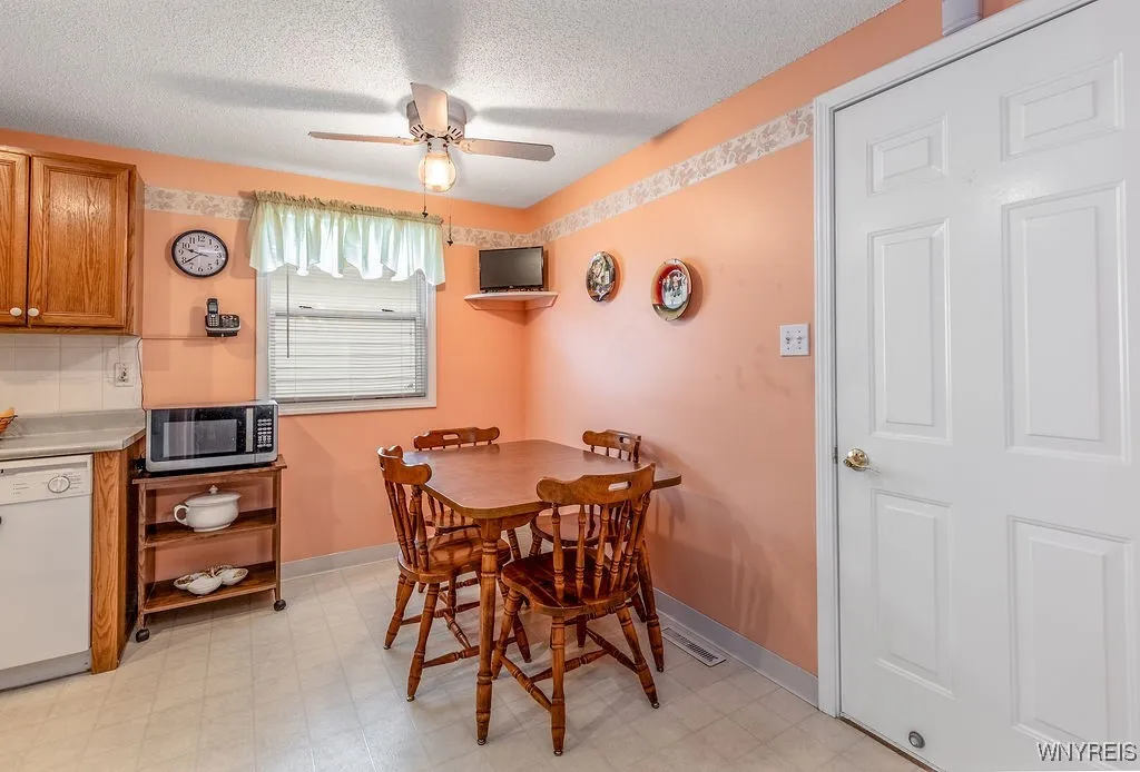 450 University Avenue, Tonawanda, New York 14223, Tonawanda, New York 14223, 2 Bedrooms Bedrooms, 5 Rooms Rooms,1 BathroomBathrooms,Residential,For Sale,450 University Avenue, Tonawanda, New York 14223,0,B1647395