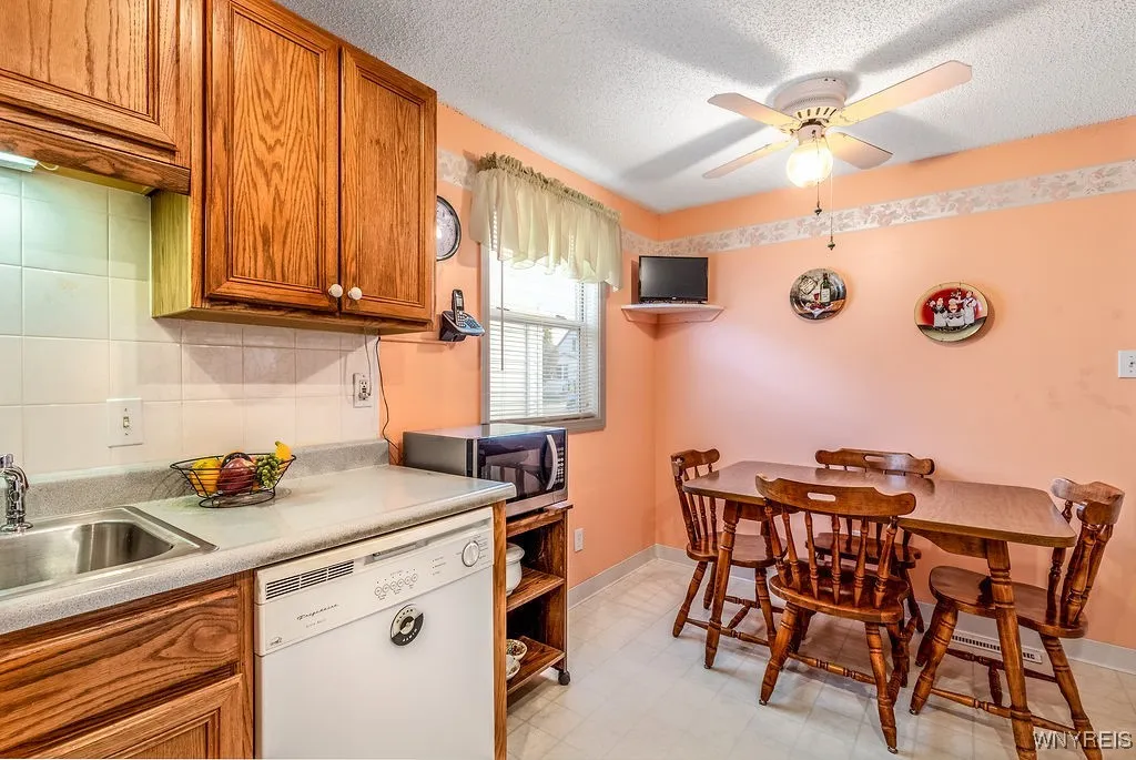 450 University Avenue, Tonawanda, New York 14223, Tonawanda, New York 14223, 2 Bedrooms Bedrooms, 5 Rooms Rooms,1 BathroomBathrooms,Residential,For Sale,450 University Avenue, Tonawanda, New York 14223,0,B1647395