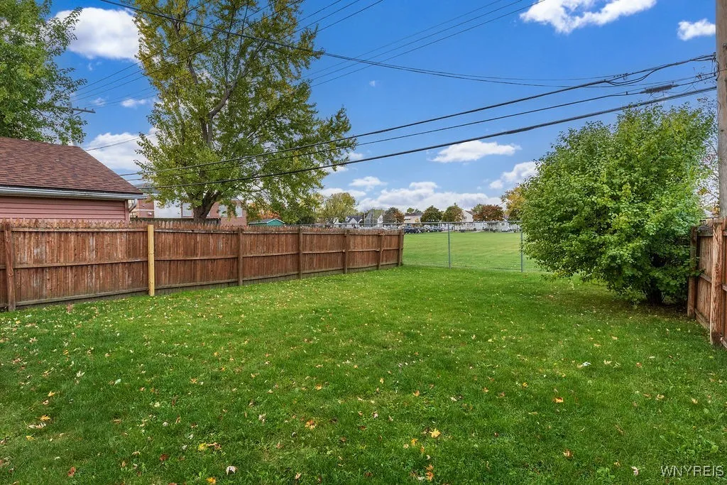 450 University Avenue, Tonawanda, New York 14223, Tonawanda, New York 14223, 2 Bedrooms Bedrooms, 5 Rooms Rooms,1 BathroomBathrooms,Residential,For Sale,450 University Avenue, Tonawanda, New York 14223,0,B1647395