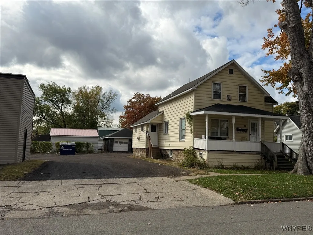 352 Fletcher Street, Tonawanda, New York 14150, Tonawanda, New York 14150, 7 Bedrooms Bedrooms, ,Multi Family,For Sale,352 Fletcher Street, Tonawanda, New York 14150,0,B1647586