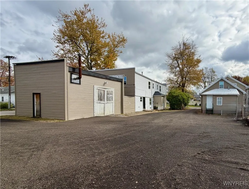 352 Fletcher Street, Tonawanda, New York 14150, Tonawanda, New York 14150, 7 Bedrooms Bedrooms, ,Multi Family,For Sale,352 Fletcher Street, Tonawanda, New York 14150,0,B1647586