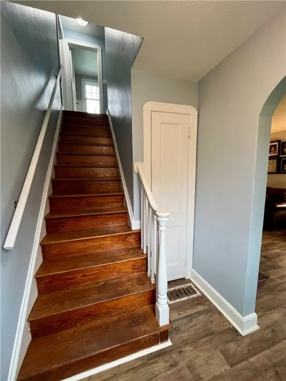 518 Larchmont Road, Elmira, New York 14905, Elmira, New York 14905, 2 Bedrooms Bedrooms, 6 Rooms Rooms,1 BathroomBathrooms,Residential,For Sale,518 Larchmont Road, Elmira, New York 14905,0,R1647580