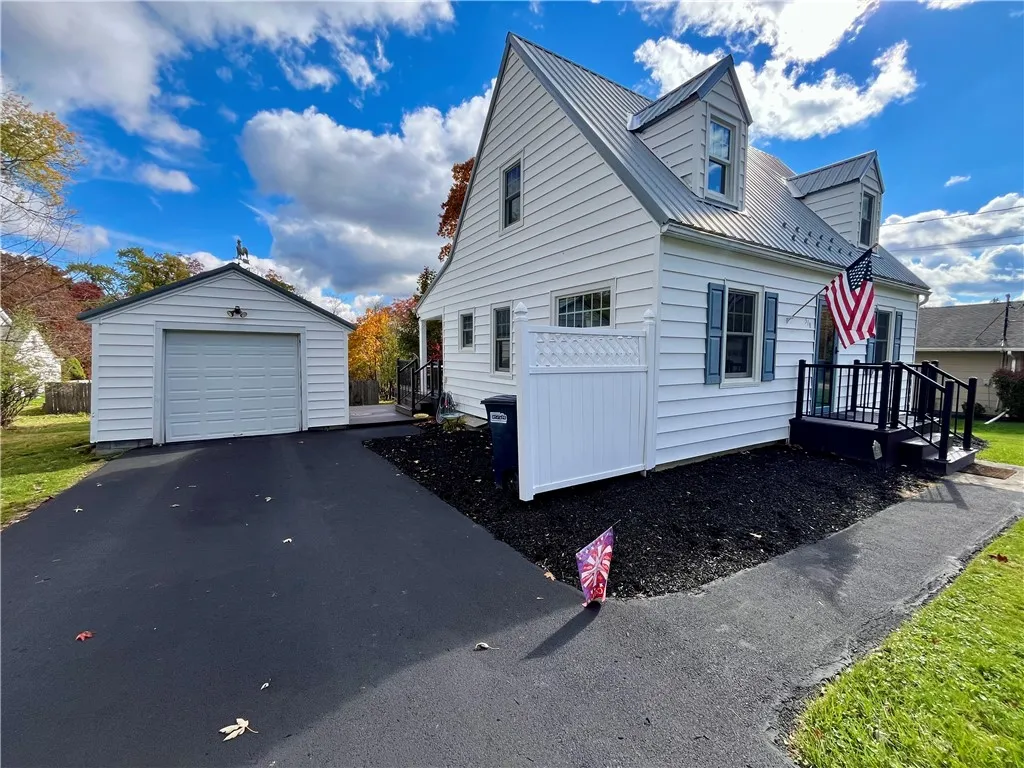 518 Larchmont Road, Elmira, New York 14905, Elmira, New York 14905, 2 Bedrooms Bedrooms, 6 Rooms Rooms,1 BathroomBathrooms,Residential,For Sale,518 Larchmont Road, Elmira, New York 14905,0,R1647580
