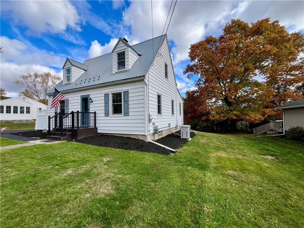 518 Larchmont Road, Elmira, New York 14905, Elmira, New York 14905, 2 Bedrooms Bedrooms, 6 Rooms Rooms,1 BathroomBathrooms,Residential,For Sale,518 Larchmont Road, Elmira, New York 14905,0,R1647580