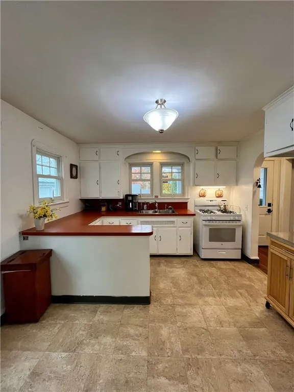 518 Larchmont Road, Elmira, New York 14905, Elmira, New York 14905, 2 Bedrooms Bedrooms, 6 Rooms Rooms,1 BathroomBathrooms,Residential,For Sale,518 Larchmont Road, Elmira, New York 14905,0,R1647580