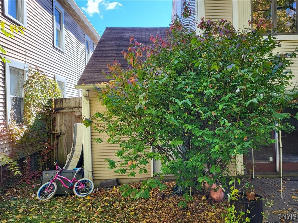 713 Hawley Avenue, Syracuse, New York 13203, Syracuse, New York 13203, 3 Bedrooms Bedrooms, 6 Rooms Rooms,1 BathroomBathrooms,Residential,For Sale,713 Hawley Avenue, Syracuse, New York 13203,0,S1647177