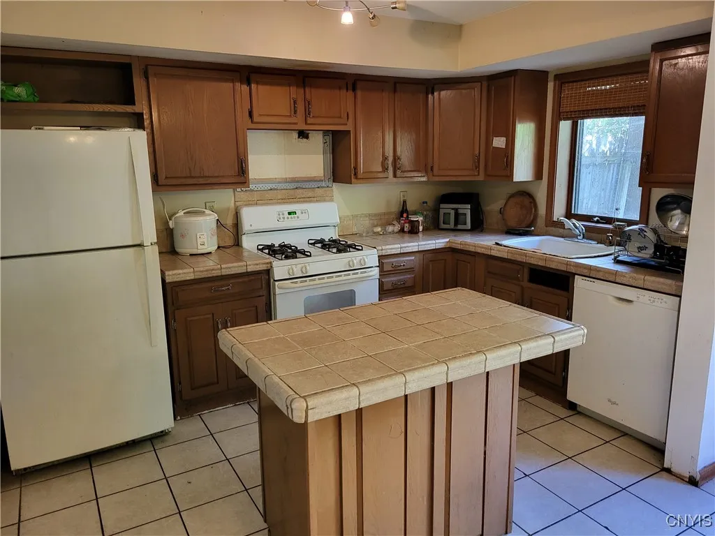 713 Hawley Avenue, Syracuse, New York 13203, Syracuse, New York 13203, 3 Bedrooms Bedrooms, 6 Rooms Rooms,1 BathroomBathrooms,Residential,For Sale,713 Hawley Avenue, Syracuse, New York 13203,0,S1647177