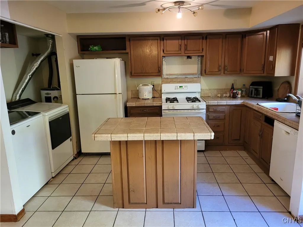 713 Hawley Avenue, Syracuse, New York 13203, Syracuse, New York 13203, 3 Bedrooms Bedrooms, 6 Rooms Rooms,1 BathroomBathrooms,Residential,For Sale,713 Hawley Avenue, Syracuse, New York 13203,0,S1647177