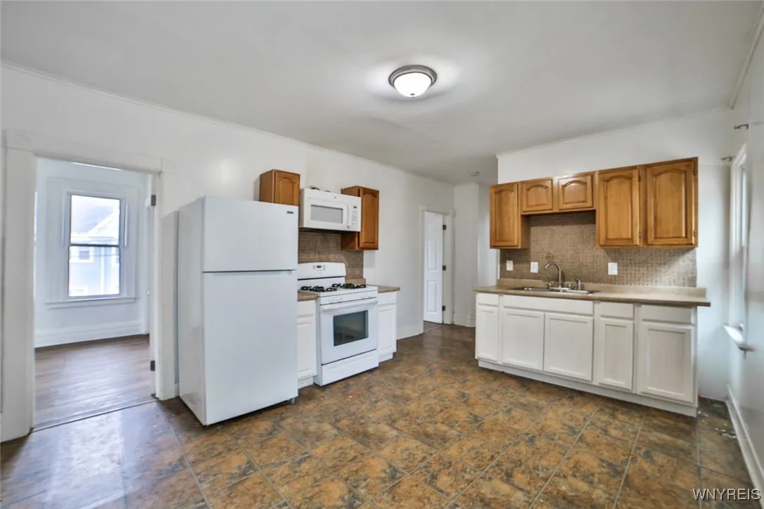 42 Buffum Street Upper, Buffalo, New York 14210, Buffalo, New York 14210, 3 Bedrooms Bedrooms, 5 Rooms Rooms,1 BathroomBathrooms,Residential Lease,Closed,42 Buffum Street Upper, Buffalo, New York 14210,0,B1644708