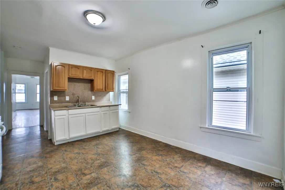 42 Buffum Street Upper, Buffalo, New York 14210, Buffalo, New York 14210, 3 Bedrooms Bedrooms, 5 Rooms Rooms,1 BathroomBathrooms,Residential Lease,Closed,42 Buffum Street Upper, Buffalo, New York 14210,0,B1644708