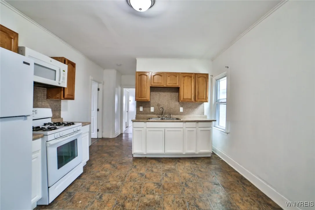 42 Buffum Street Upper, Buffalo, New York 14210, Buffalo, New York 14210, 3 Bedrooms Bedrooms, 5 Rooms Rooms,1 BathroomBathrooms,Residential Lease,Closed,42 Buffum Street Upper, Buffalo, New York 14210,0,B1644708