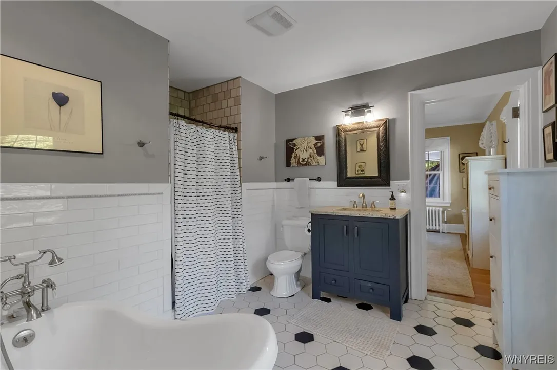 5618 Armor Duells Road, Orchard Park, New York 141, Orchard Park, New York 14127, 5 Bedrooms Bedrooms, 15 Rooms Rooms,3 BathroomsBathrooms,Residential,Closed,5618 Armor Duells Road, Orchard Park, New York 141,0,B1647153