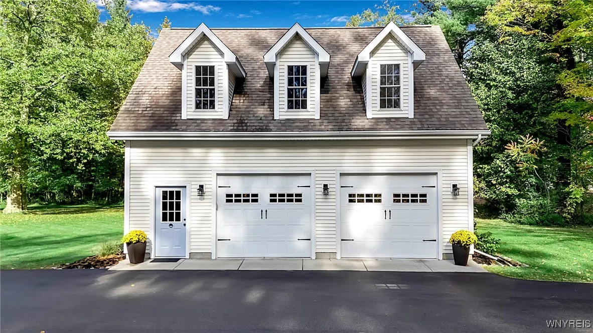 5618 Armor Duells Road, Orchard Park, New York 141, Orchard Park, New York 14127, 5 Bedrooms Bedrooms, 15 Rooms Rooms,3 BathroomsBathrooms,Residential,Closed,5618 Armor Duells Road, Orchard Park, New York 141,0,B1647153