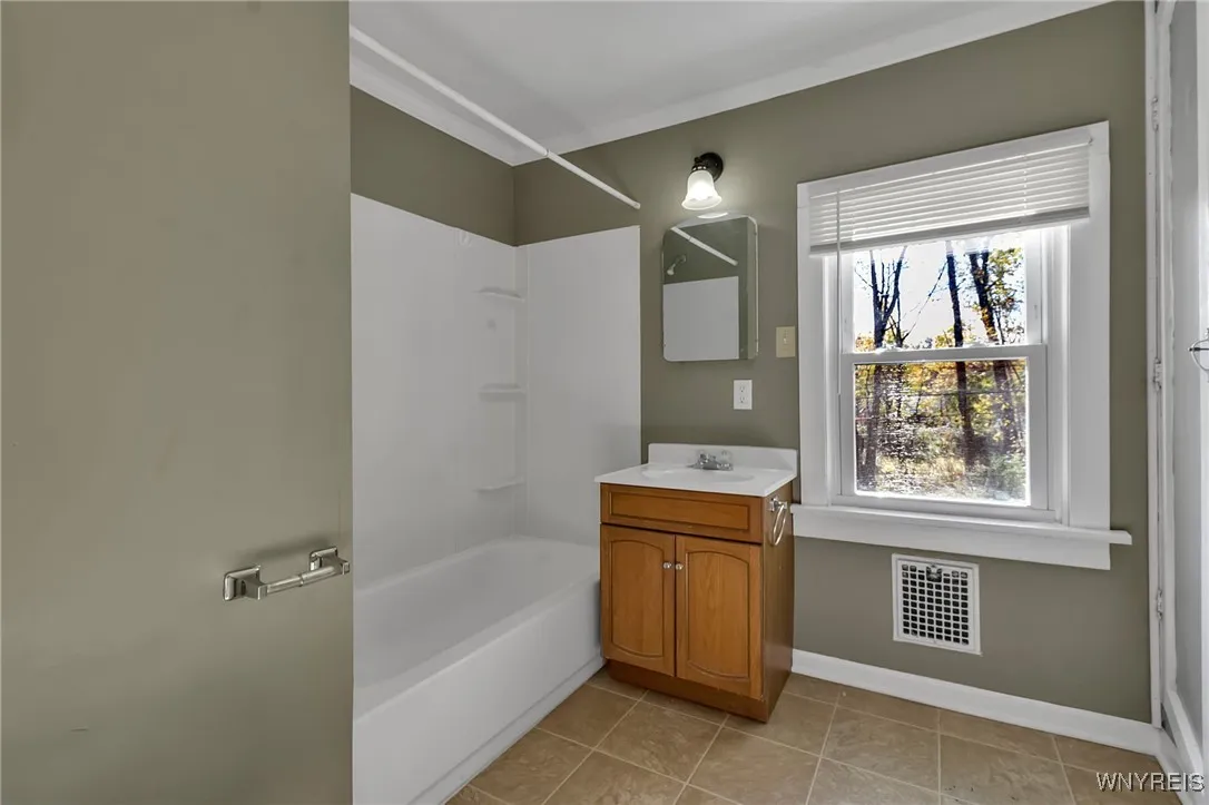 5618 Armor Duells Road, Orchard Park, New York 141, Orchard Park, New York 14127, 5 Bedrooms Bedrooms, 15 Rooms Rooms,3 BathroomsBathrooms,Residential,Closed,5618 Armor Duells Road, Orchard Park, New York 141,0,B1647153