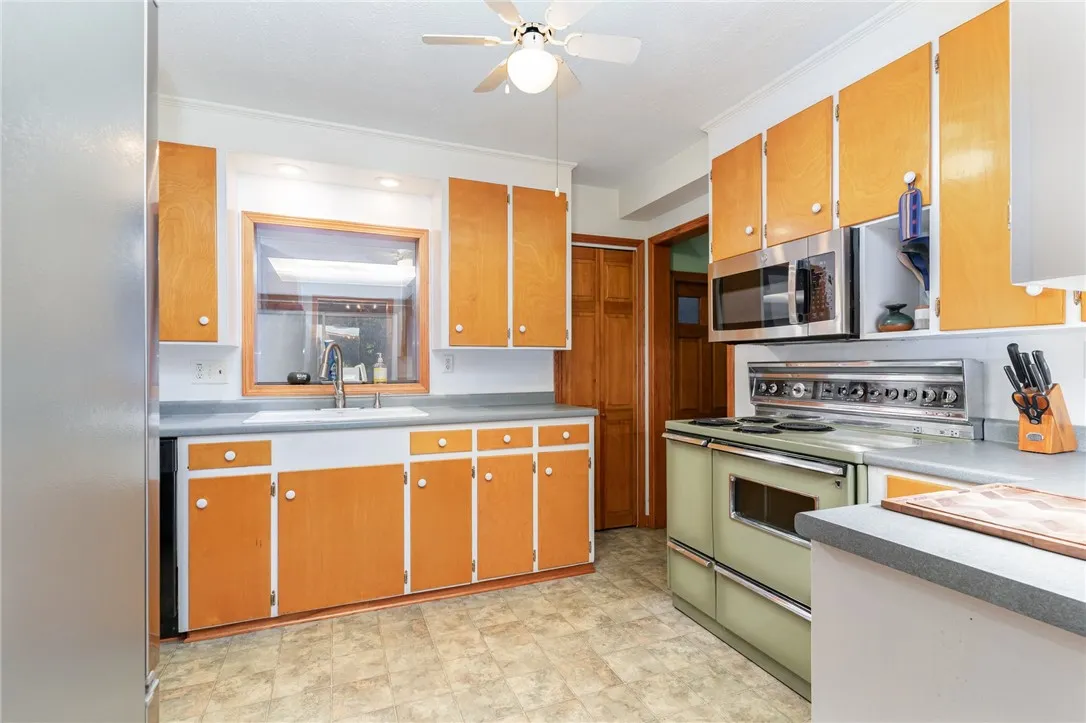 90 Durand Drive, Irondequoit, New York 14622, Irondequoit, New York 14622, 3 Bedrooms Bedrooms, 8 Rooms Rooms,2 BathroomsBathrooms,Residential,For Sale,90 Durand Drive, Irondequoit, New York 14622,0,R1647378