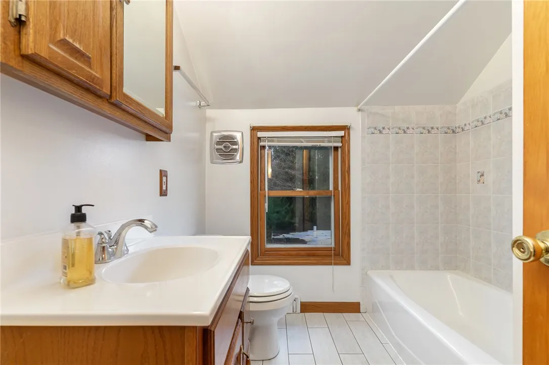 90 Durand Drive, Irondequoit, New York 14622, Irondequoit, New York 14622, 3 Bedrooms Bedrooms, 8 Rooms Rooms,2 BathroomsBathrooms,Residential,For Sale,90 Durand Drive, Irondequoit, New York 14622,0,R1647378