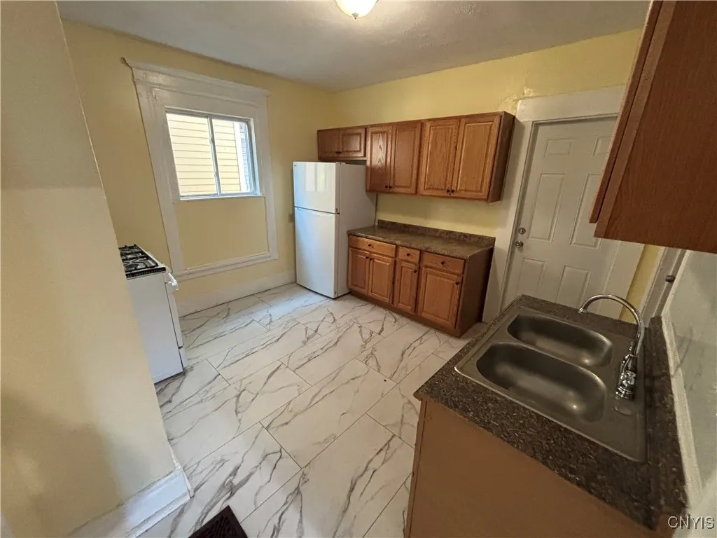 1070 South Geddes Street 1066, Syracuse, New York, Syracuse, New York 13204, 3 Bedrooms Bedrooms, 6 Rooms Rooms,1 BathroomBathrooms,Residential Lease,For Rent,1070 South Geddes Street 1066, Syracuse, New York ,0,S1647529