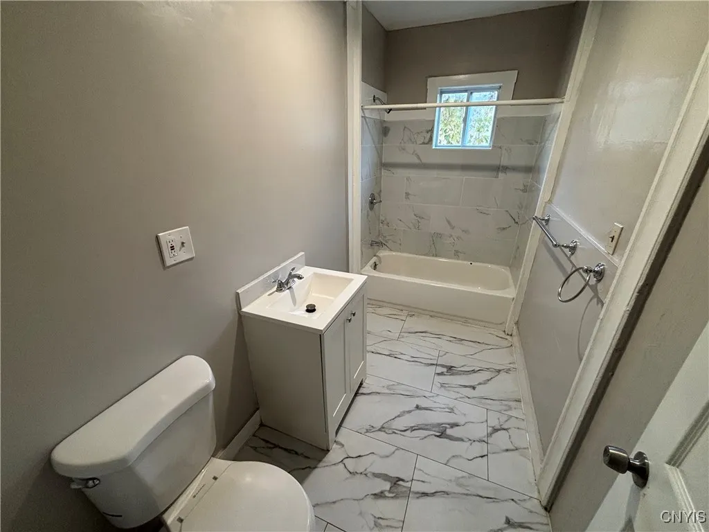 1070 South Geddes Street 1066, Syracuse, New York, Syracuse, New York 13204, 3 Bedrooms Bedrooms, 6 Rooms Rooms,1 BathroomBathrooms,Residential Lease,For Rent,1070 South Geddes Street 1066, Syracuse, New York ,0,S1647529