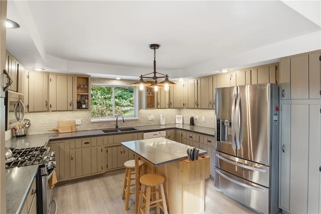 305 Pond Road, Mendon, New York 14472, Mendon, New York 14472, 5 Bedrooms Bedrooms, 13 Rooms Rooms,4 BathroomsBathrooms,Residential,For Sale,305 Pond Road, Mendon, New York 14472,0,R1647622