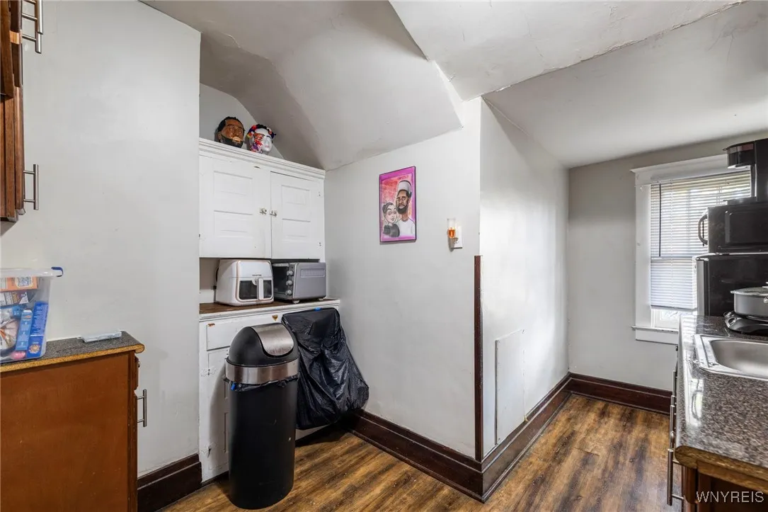 1130 Cleveland Avenue, Niagara Falls, New York 143, Niagara Falls, New York 14305, 7 Bedrooms Bedrooms, ,3 BathroomsBathrooms,Residential,For Sale,1130 Cleveland Avenue, Niagara Falls, New York 143,0,B1645747