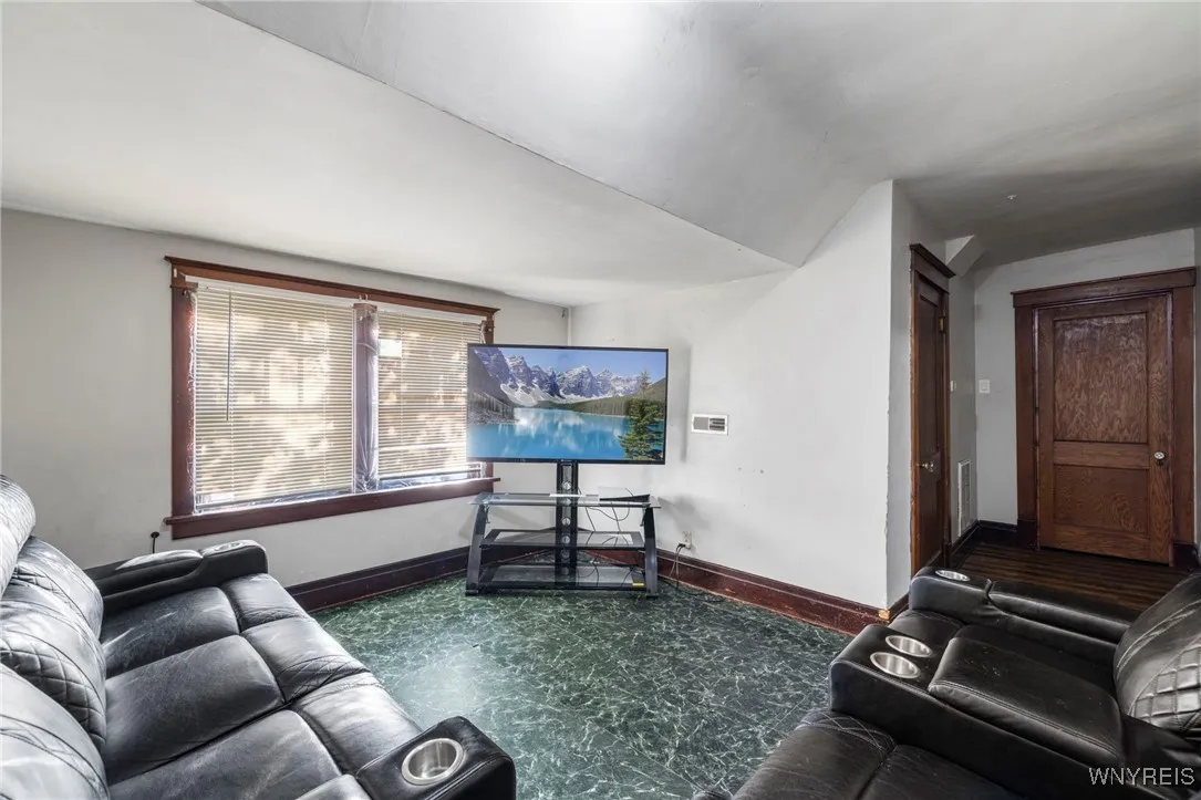 1130 Cleveland Avenue, Niagara Falls, New York 143, Niagara Falls, New York 14305, 7 Bedrooms Bedrooms, ,3 BathroomsBathrooms,Residential,For Sale,1130 Cleveland Avenue, Niagara Falls, New York 143,0,B1645747