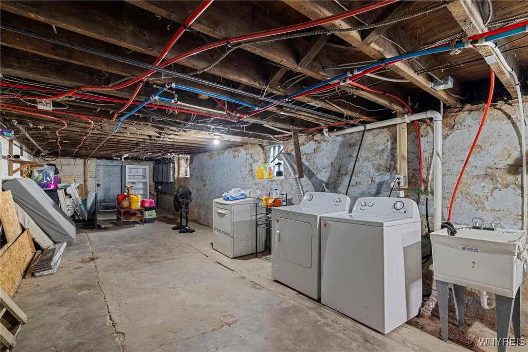 385 Oliver Street 3, North Tonawanda, New York 141, North Tonawanda, New York 14120, 6 Bedrooms Bedrooms, ,4 BathroomsBathrooms,Residential,Closed,385 Oliver Street 3, North Tonawanda, New York 141,0,B1646558