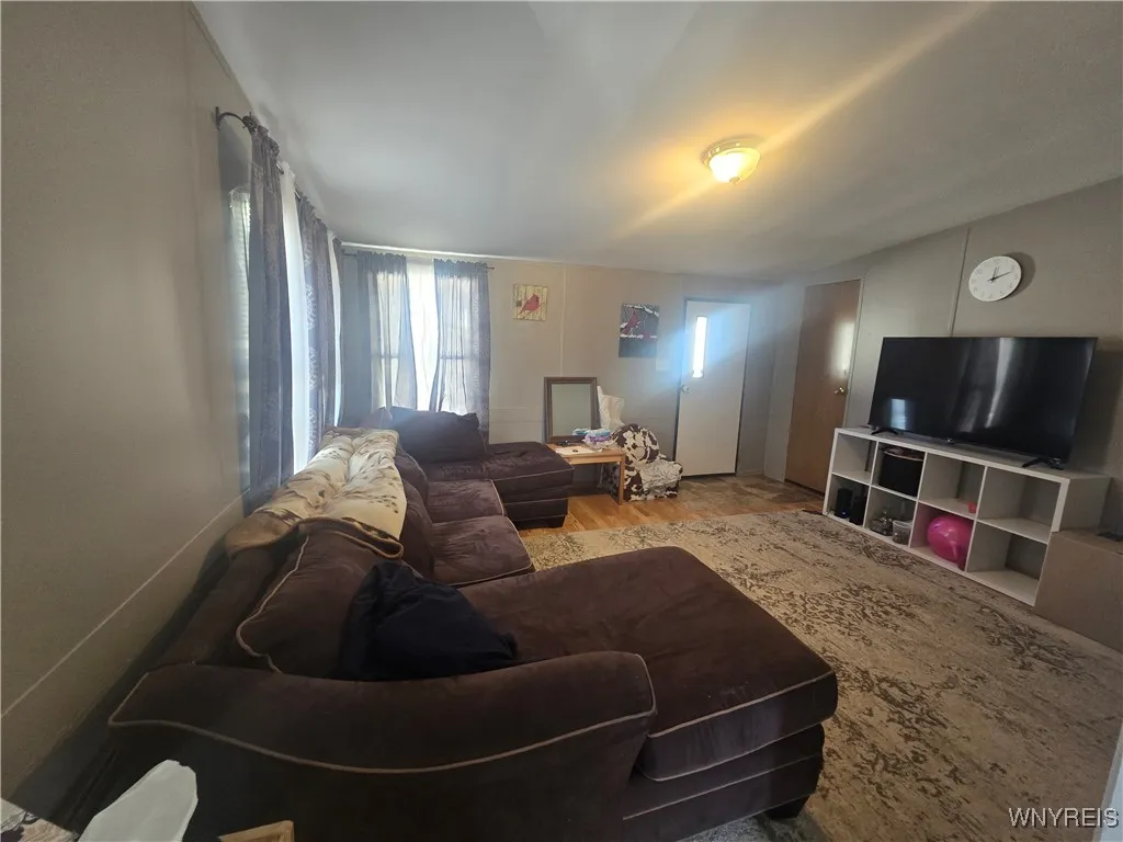 2070 Hemstreet Road, Aurora, New York 14052, Aurora, New York 14052, 3 Bedrooms Bedrooms, 6 Rooms Rooms,1 BathroomBathrooms,Residential,For Sale,2070 Hemstreet Road, Aurora, New York 14052,0,B1647608