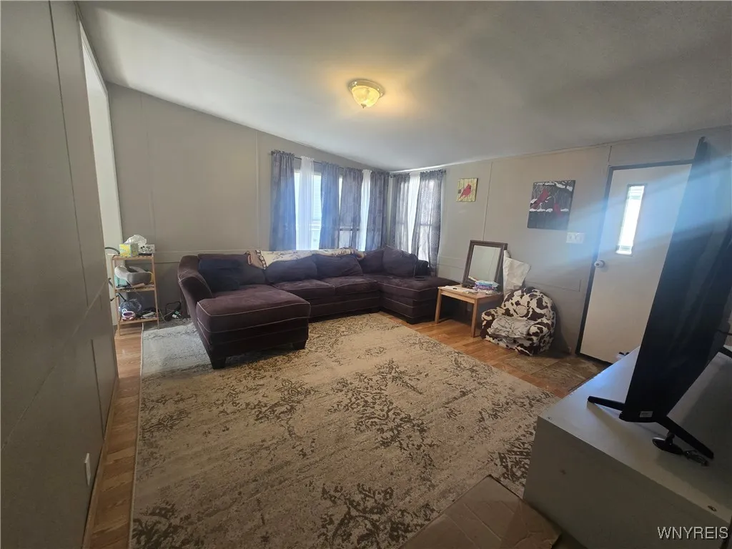 2070 Hemstreet Road, Aurora, New York 14052, Aurora, New York 14052, 3 Bedrooms Bedrooms, 6 Rooms Rooms,1 BathroomBathrooms,Residential,For Sale,2070 Hemstreet Road, Aurora, New York 14052,0,B1647608