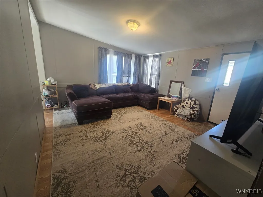 2070 Hemstreet Road, Aurora, New York 14052, Aurora, New York 14052, 3 Bedrooms Bedrooms, 6 Rooms Rooms,1 BathroomBathrooms,Residential,For Sale,2070 Hemstreet Road, Aurora, New York 14052,0,B1647608