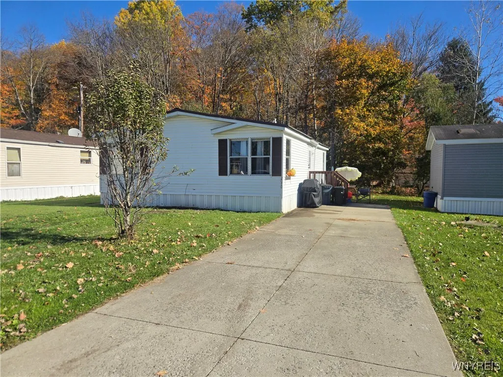 2070 Hemstreet Road, Aurora, New York 14052, Aurora, New York 14052, 3 Bedrooms Bedrooms, 6 Rooms Rooms,1 BathroomBathrooms,Residential,For Sale,2070 Hemstreet Road, Aurora, New York 14052,0,B1647608