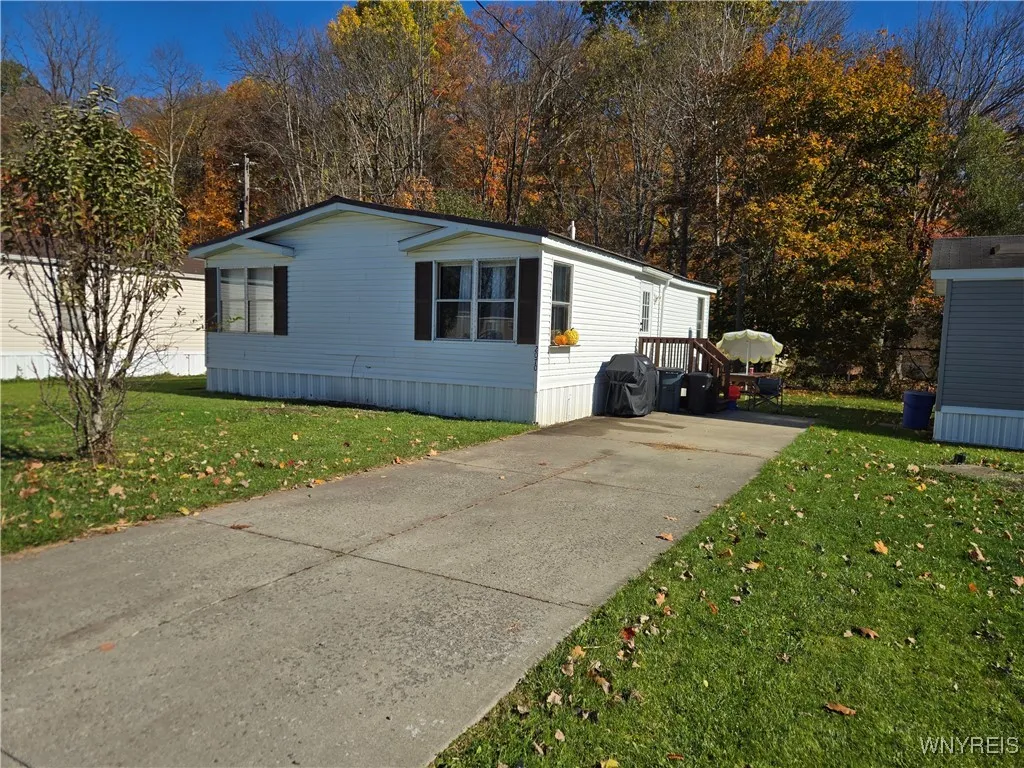 2070 Hemstreet Road, Aurora, New York 14052, Aurora, New York 14052, 3 Bedrooms Bedrooms, 6 Rooms Rooms,1 BathroomBathrooms,Residential,For Sale,2070 Hemstreet Road, Aurora, New York 14052,0,B1647608