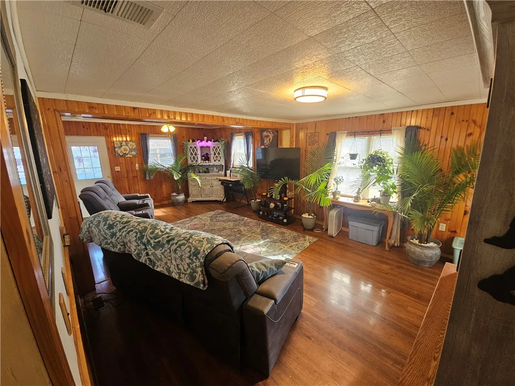 1614 Pennsylvania Avenue, Southport, New York 1487, Southport, New York 14871, 4 Bedrooms Bedrooms, 9 Rooms Rooms,1 BathroomBathrooms,Residential,For Sale,1614 Pennsylvania Avenue, Southport, New York 1487,0,R1647394