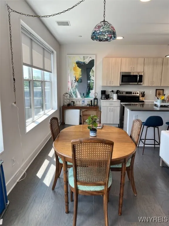 1020 Elmwood 402, Buffalo, New York 14422, Buffalo, New York 14222, 2 Bedrooms Bedrooms, 5 Rooms Rooms,1 BathroomBathrooms,Residential Lease,Closed,1020 Elmwood 402, Buffalo, New York 14422,0,B1647021